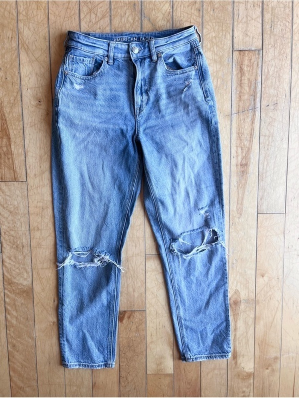American Eagle Boyfriend Style Light Wash Distressed Straight Leg Jeans Size 4